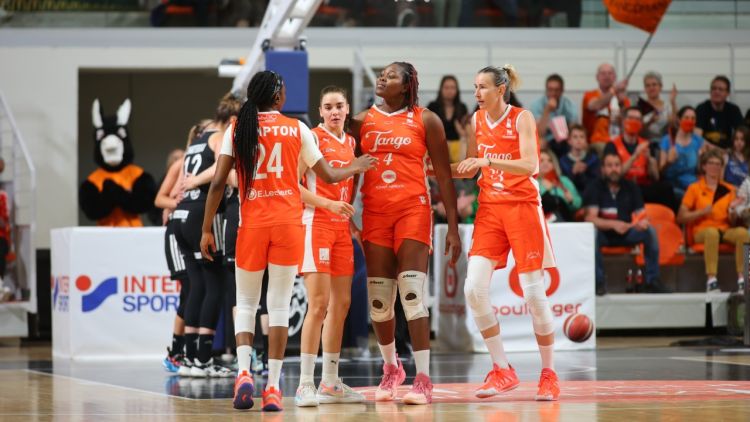 Bourges remporte le match 1