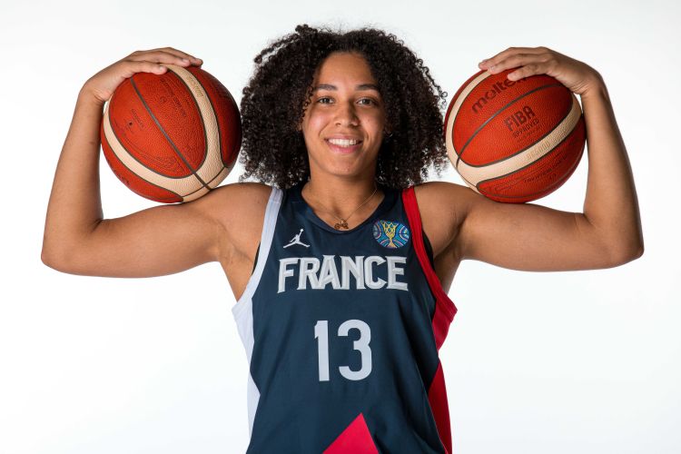 Janelle Salaun forfait, Tima Pouye quitte le groupe