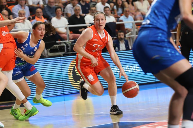 Avantage pour Bourges et Lyon